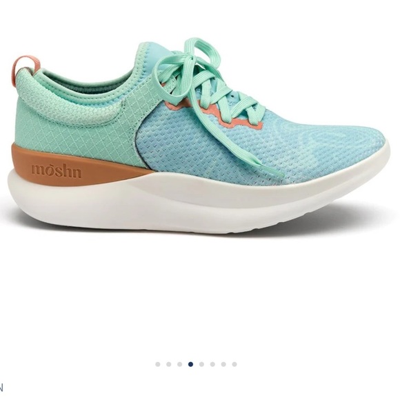 Moshn rhythm in aquatic paint 9.5 medium width - Picture 3 of 5